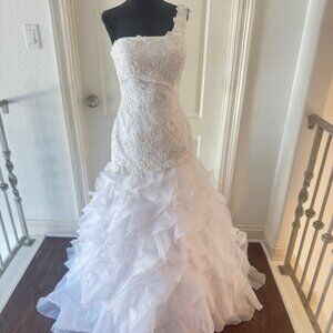 Gorgeous One Shoulder Flower and Beaded Applique Trumpet Wedding Dress